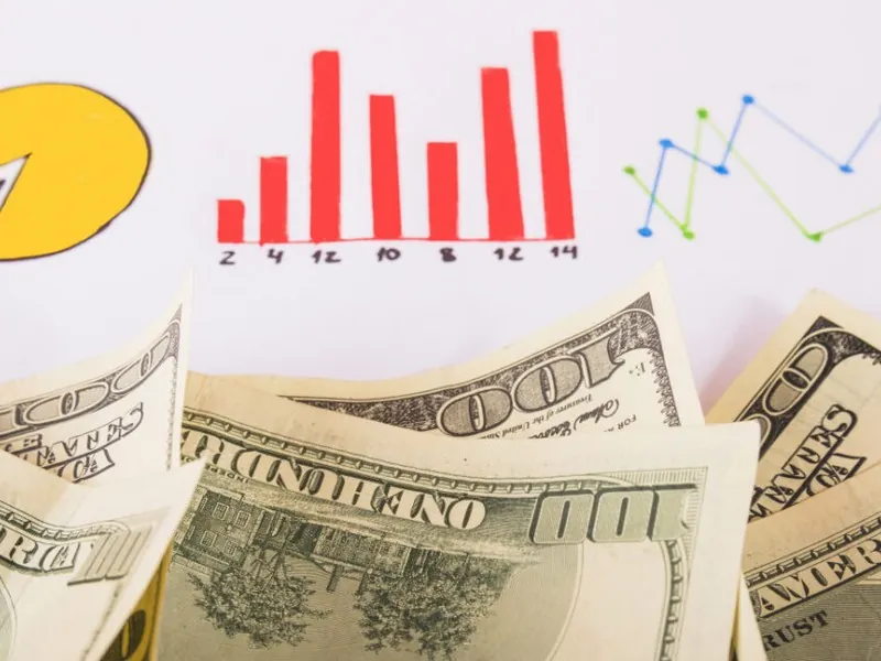 Bàn cờ vua và ghi chú, tượng trưng cho chiến lược và kế hoạch cá cược thông minh tại bet789